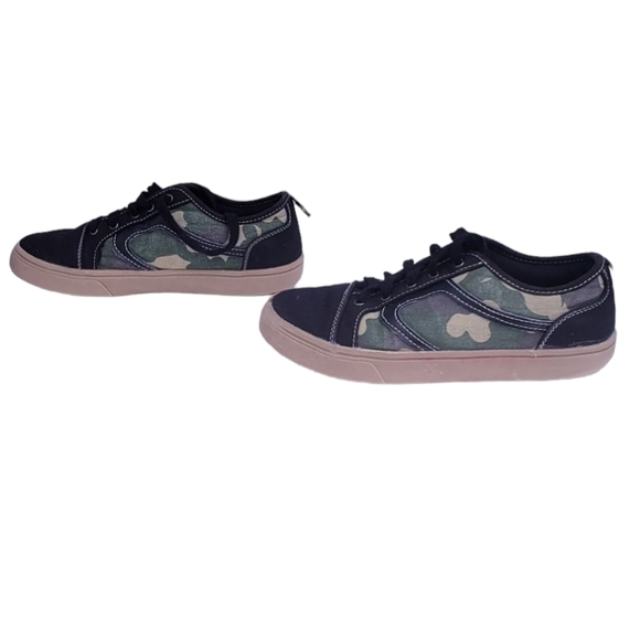 🔵 Wonder Nation Boys Camo Trimmed in Black Skate Shoes 6 Big Boy - Picture 2 of 6